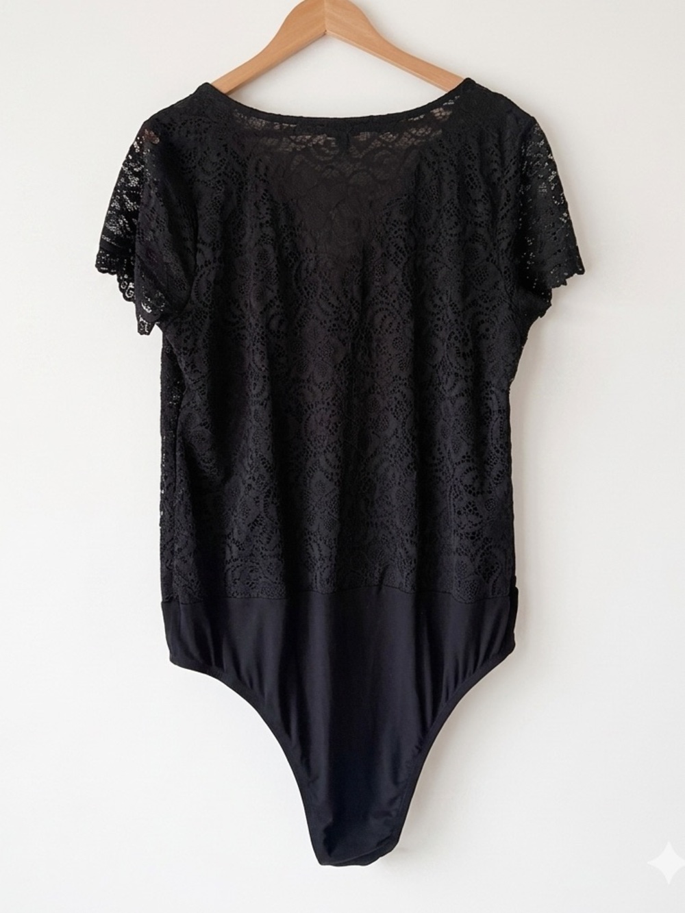 Torrid Black V-Neck Lace Bodysuit Short Sleeves
Scalloped Trim Size 1X 14/16 - Picture 4 of 16